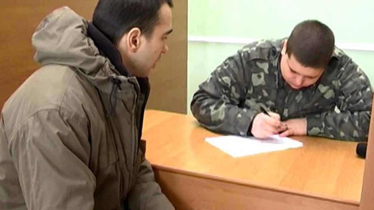 У Сумах військовий агітує безробітних вступати до лав ЗСУ