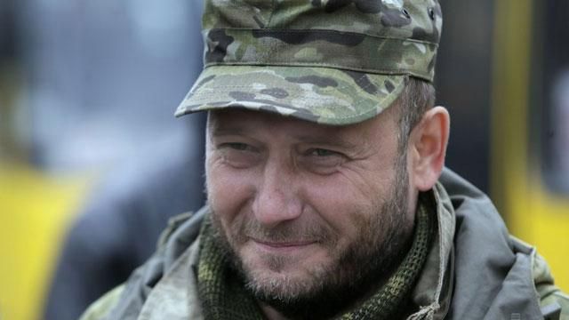 Ярош назвав умову, за якої "Правий сектор" складе зброю Ярош назвав умову, за якої "Правий сектор" складе зброю