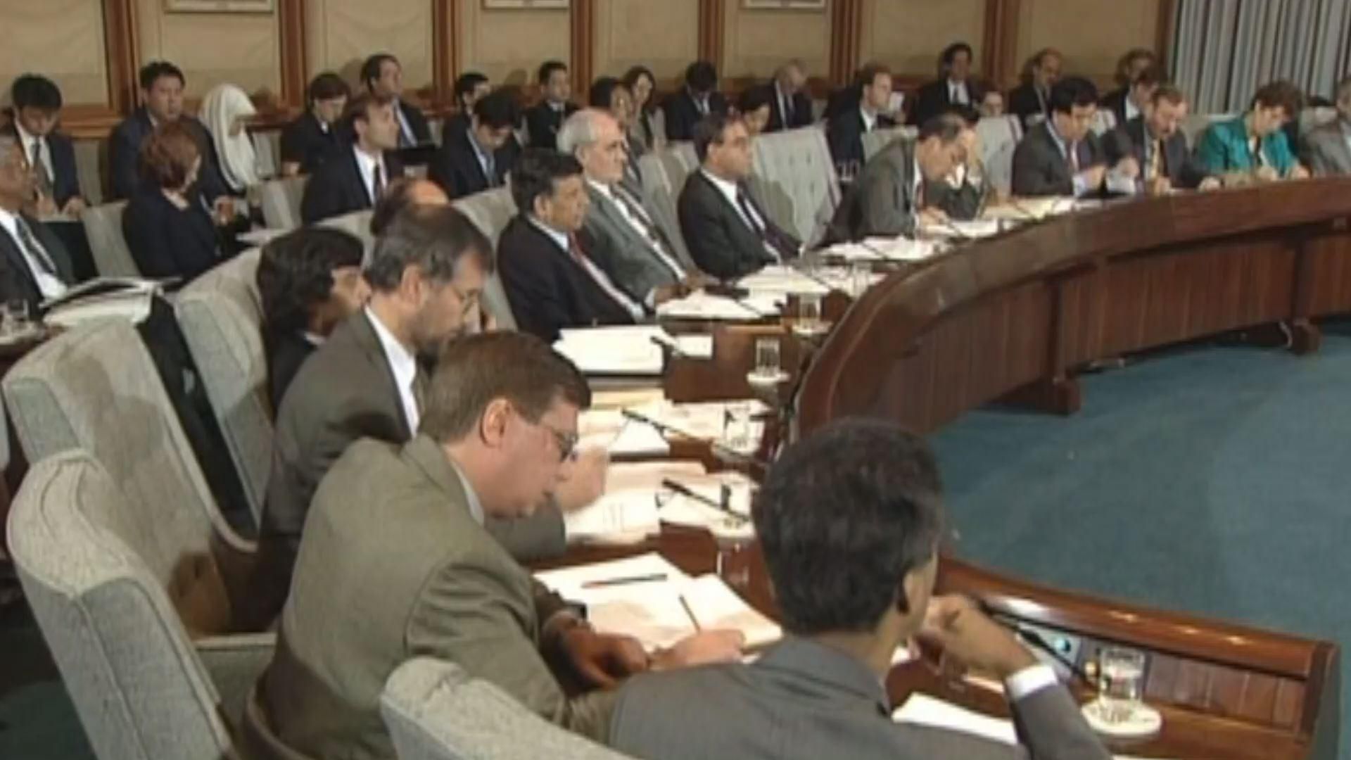 Гривня продовжує девальвувати Гривня продовжує девальвувати