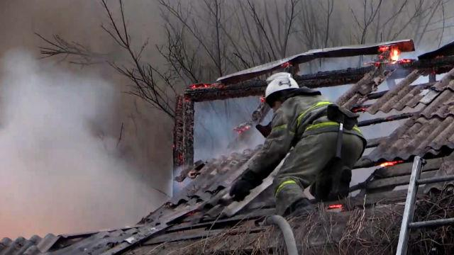 Чрезвычайники ликвидируют последствия обстрелов Артемовска