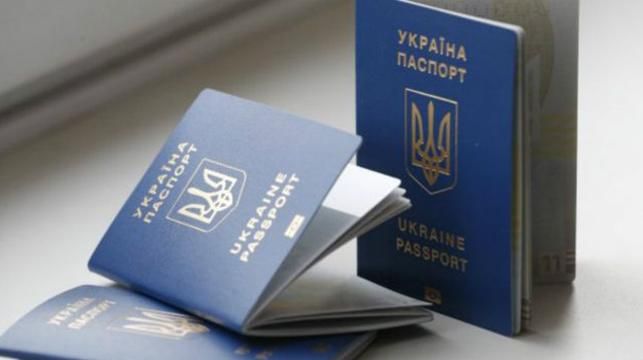 Майже сотня кримчан вже отримала біометричні паспорти 