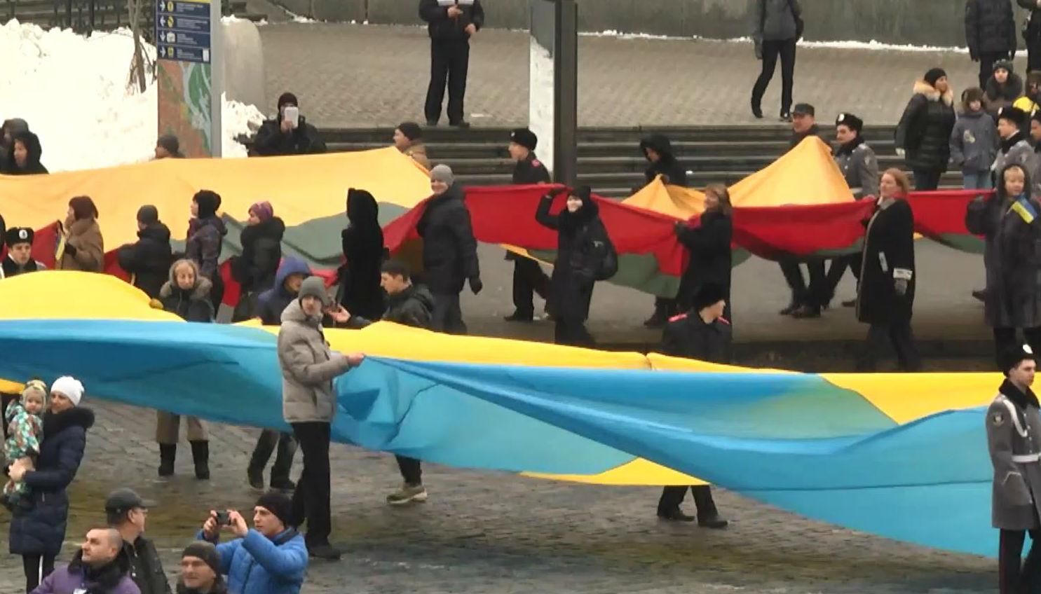 В Киеве состоялся марш единства под лозунгом "Единое сердце" В Киеве состоялся марш единства под лозунгом "Единое сердце"