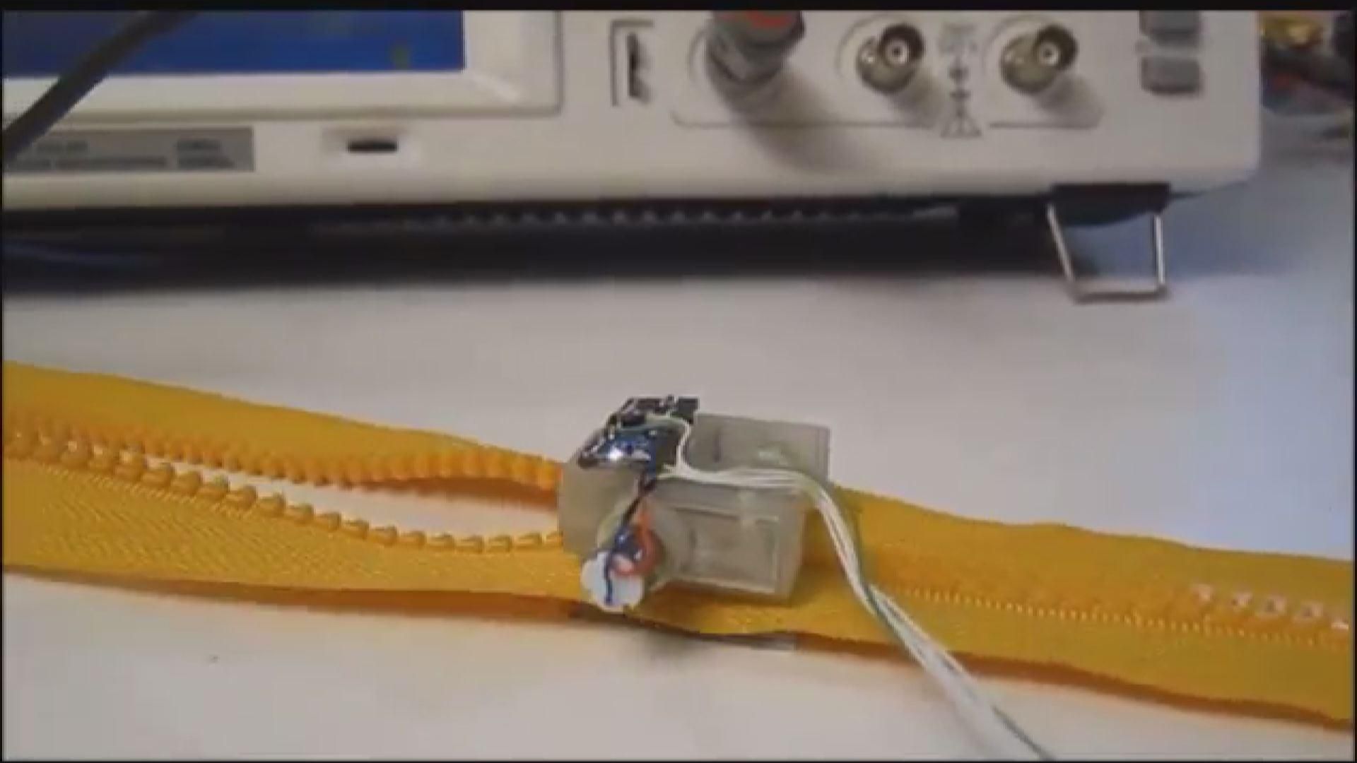 Науковці створили мініатюрного робота-застібку