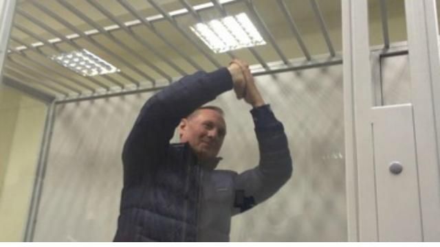 Єфремов благав суд не кидати його за ґрати Єфремов благав суд не кидати його за ґрати