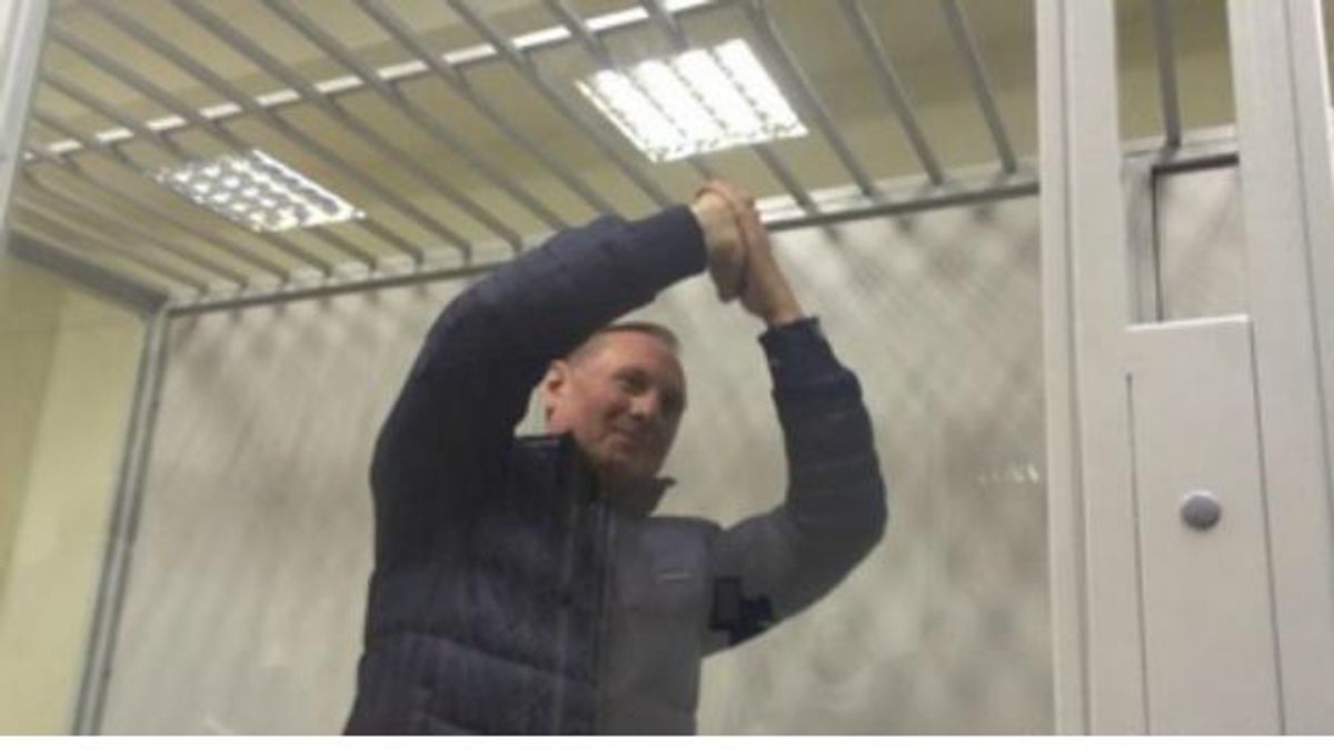 Ефремов умолял суд не бросать его за решетку Ефремов умолял суд не бросать его за решетку
