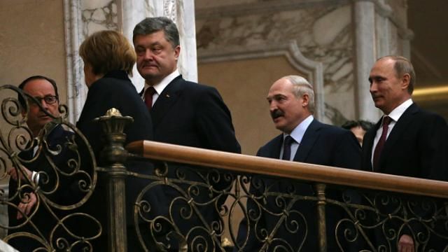 Порошенко обсудил с Путиным и Меркель соблюдение перемирия