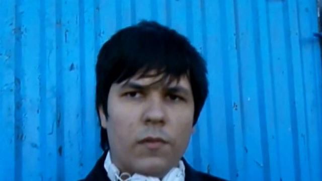 У Херсоні хлопець спаплюжив плакат з Небесною сотнею У Херсоні хлопець спаплюжив плакат з Небесною сотнею