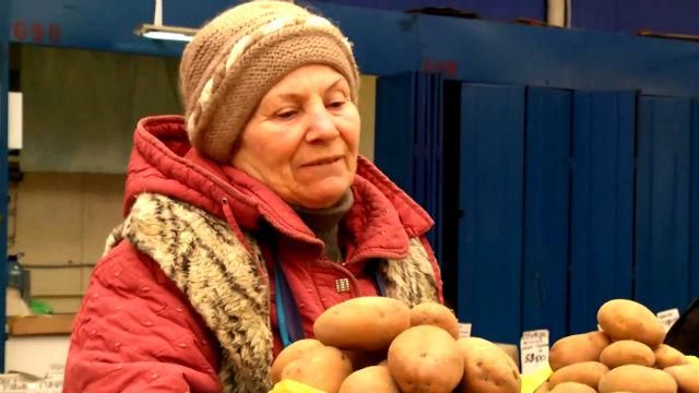 Як девальвація гривні відбивається на житті простих українців