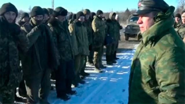 Российские СМИ показали колонну украинских военных, которые попали в плен