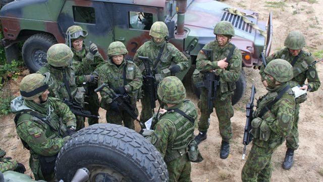Литовських військових почали готувати до "гібридної війни"