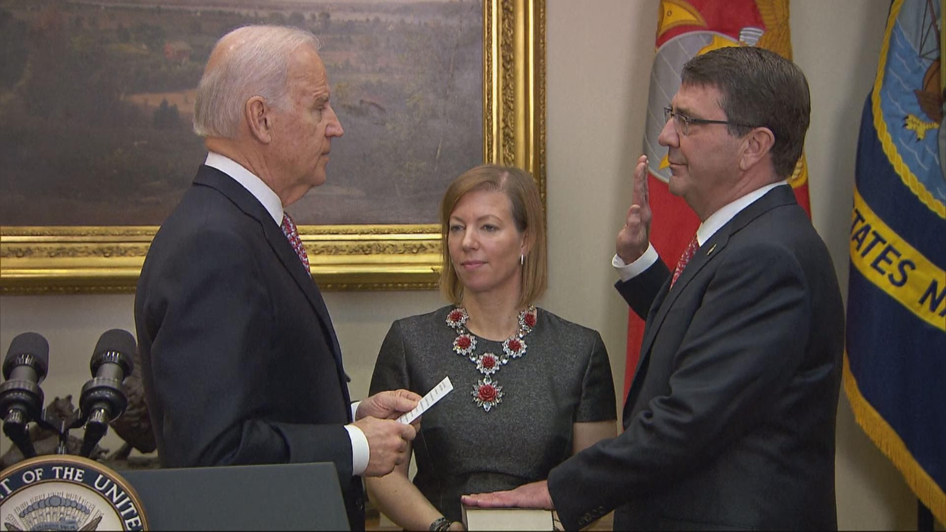 Міністр оборони приніс присягу США Міністр оборони приніс присягу США