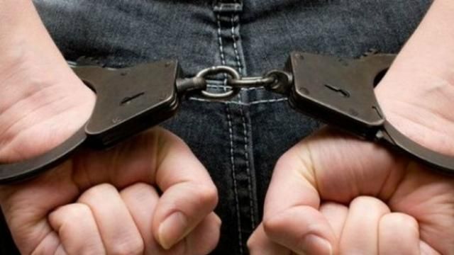 На Чернігівщині затримали волонтера, який приніс у школу гранатомет На Чернігівщині затримали волонтера, який приніс у школу гранатомет