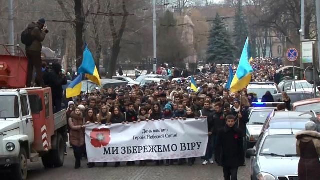 Львів "тихою ходою" вшанував героїв Небесної сотні Львів "тихою ходою" вшанував героїв Небесної сотні