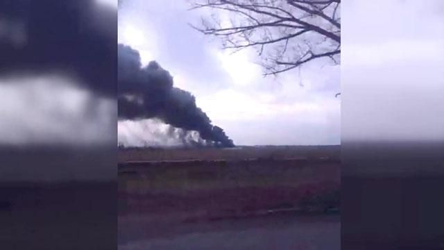 Обстрелы боевиков вызвали в Авдеевке мощный пожар Обстрелы боевиков вызвали в Авдеевке мощный пожар