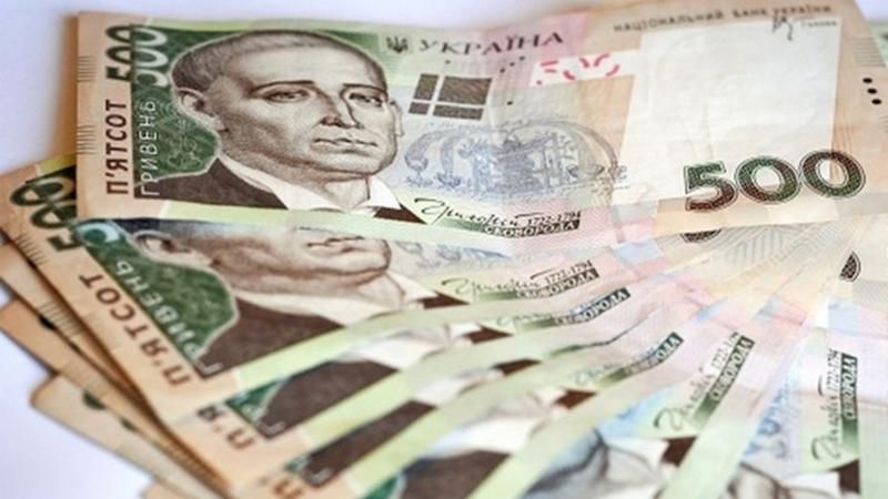 Доллар приблизился к 28 гривнам — официальные курсы валют