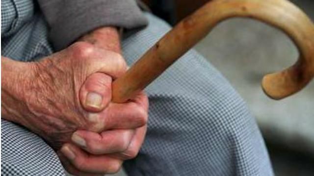 Разъяренные крымчане подрались из-за пенсии