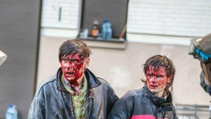 Фото дня: закривавлені батько і син з Майдану тепер Фото дня: закривавлені батько і син з Майдану тепер