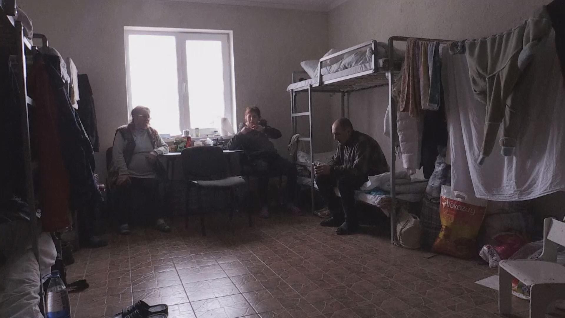 Беженцев из Авдеевки и Дебальцево перевезли в безопасный город