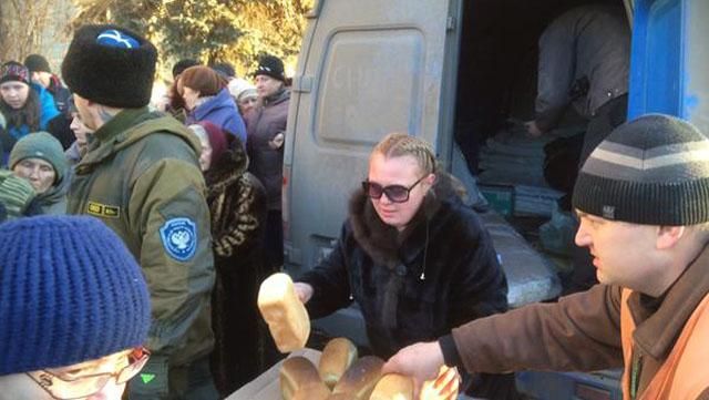 Любимая "актриса" Путина засветилась в Дебальцево Любимая "актриса" Путина засветилась в Дебальцево