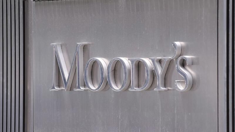 Moody's снизило рейтинг России до "мусорного"
