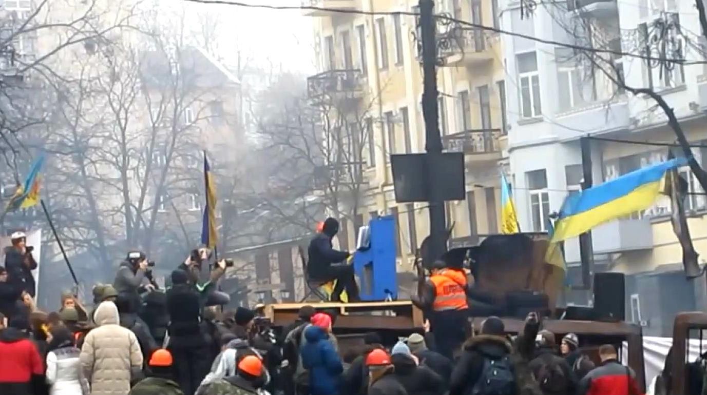 Пианист-экстремист сыграл для Небесной сотни