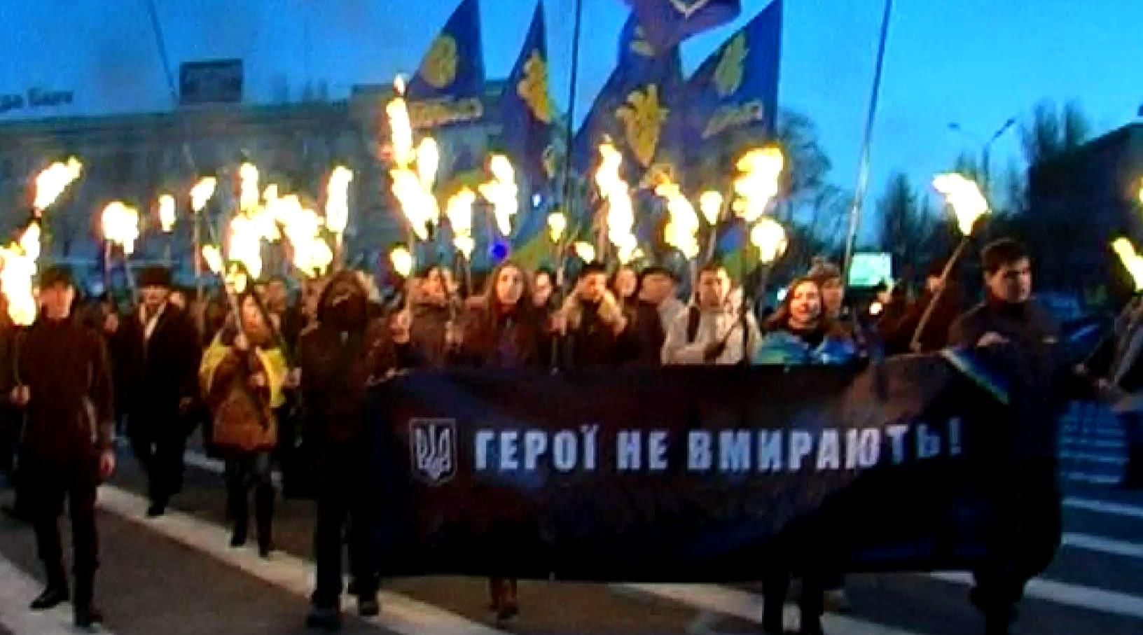 В Херсоне почтили память Героев Небесной Сотни В Херсоне почтили память Героев Небесной Сотни