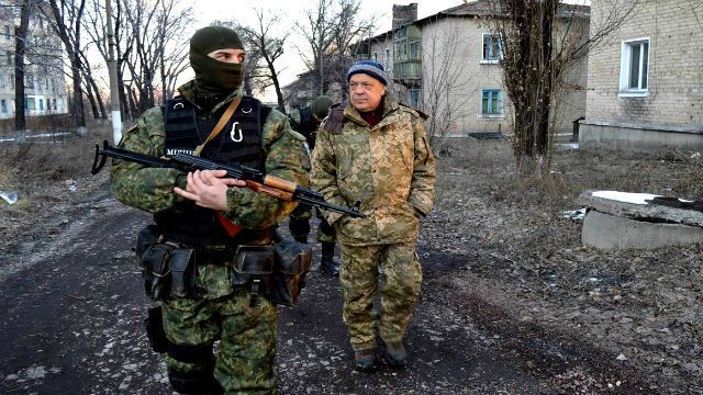 Батьки відмовляються вивозити дітей з Новотошківки, яка залишилась без води, тепла та електрики