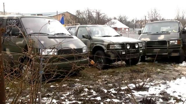 Жители села купили бойцам три автомобиля