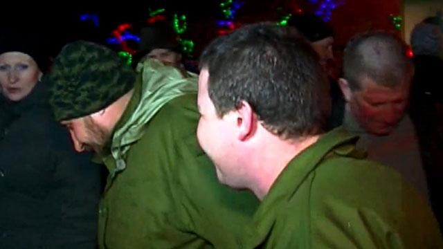 У Кіровограді зустріли бійців, які повернулися з Дебальцевого У Кіровограді зустріли бійців, які повернулися з Дебальцевого