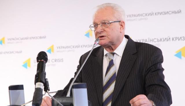 О возможности введения в Украине миротворцев будет говорить дипломат и юрист Василенко