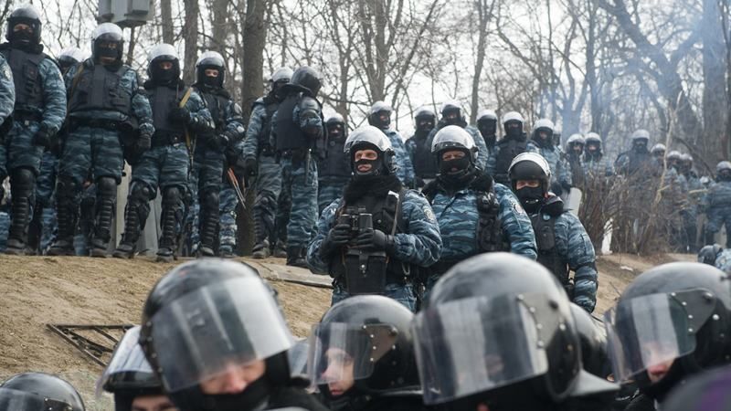 По подозрению в расстреле Майдана задержали двух экс-"беркутовцев", — Аваков