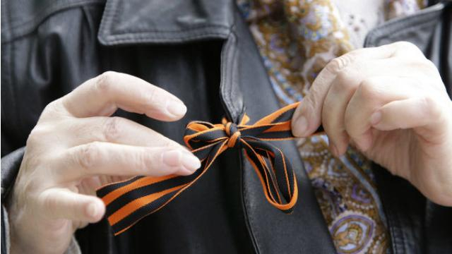 В Харькове уволили женщину-капитана, которая украсила здание УМВД георгиевскими лентами