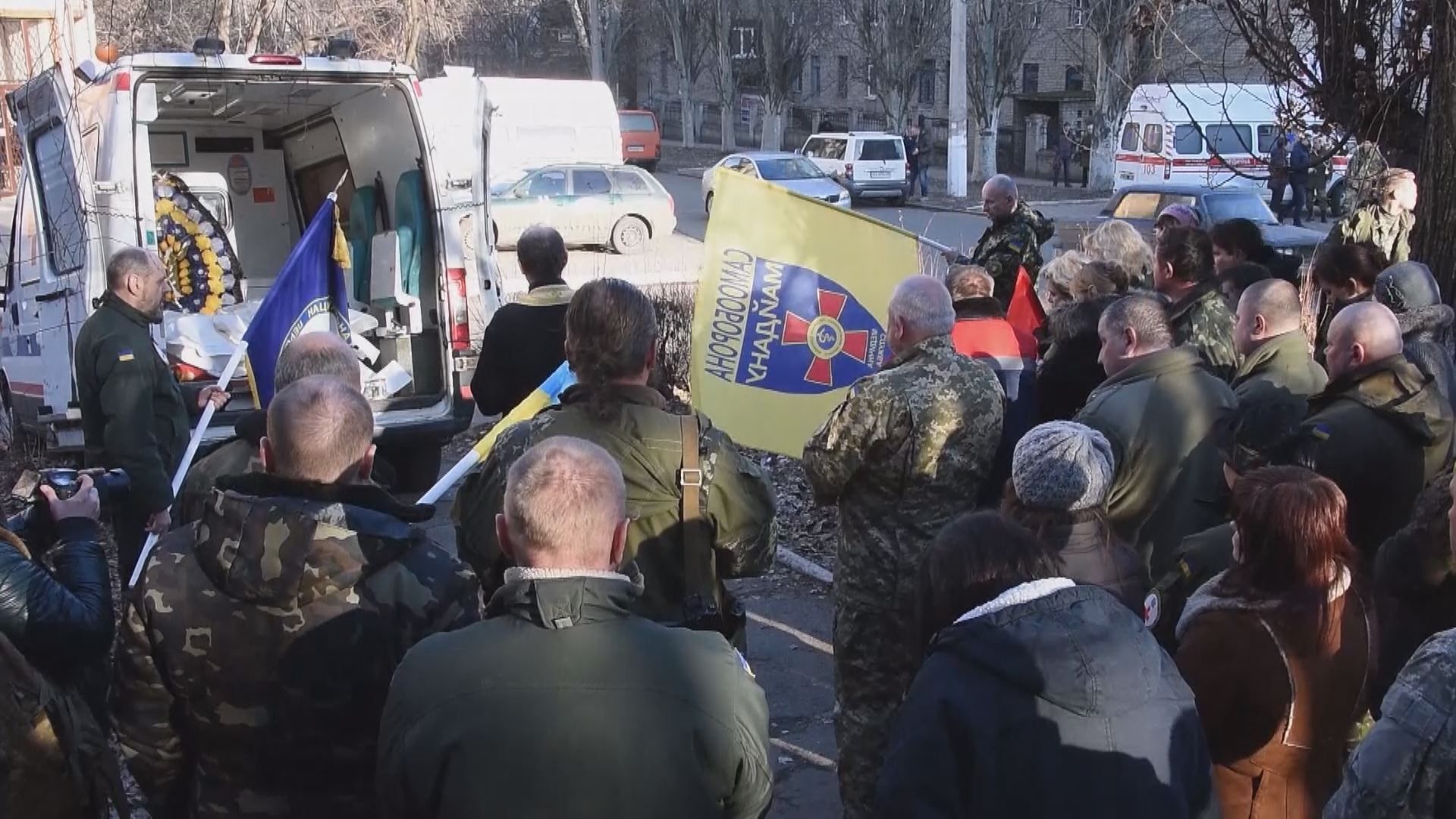 В Артемовске оплакивали медиков, погибших под Дебальцево