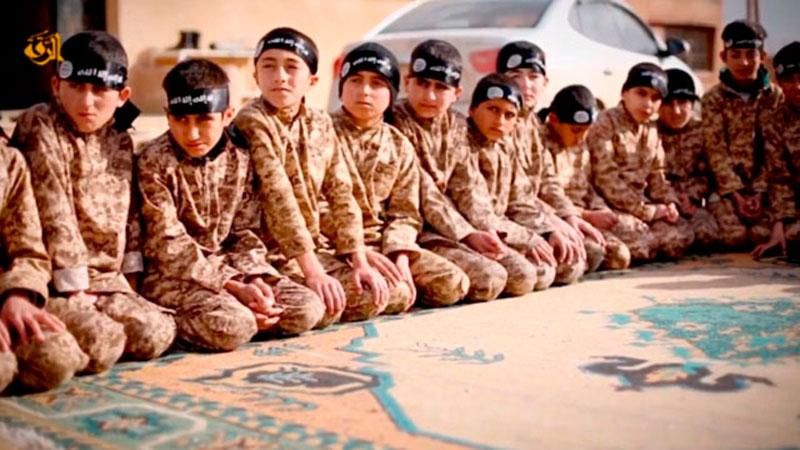 Террористы "Исламского государства" показали свою детскую армию