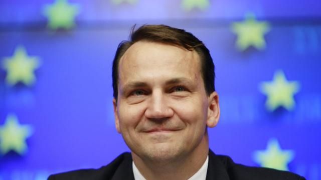 Взяття Маріуполя означатиме смерть усім домовленостям про перемир'я, — Сікорський Взяття Маріуполя означатиме смерть усім домовленостям про перемир'я, — Сікорський