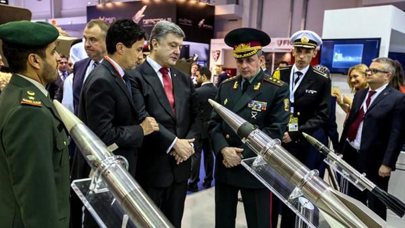 Порошенко відвідав міжнародну виставку озброєнь IDEX-2015