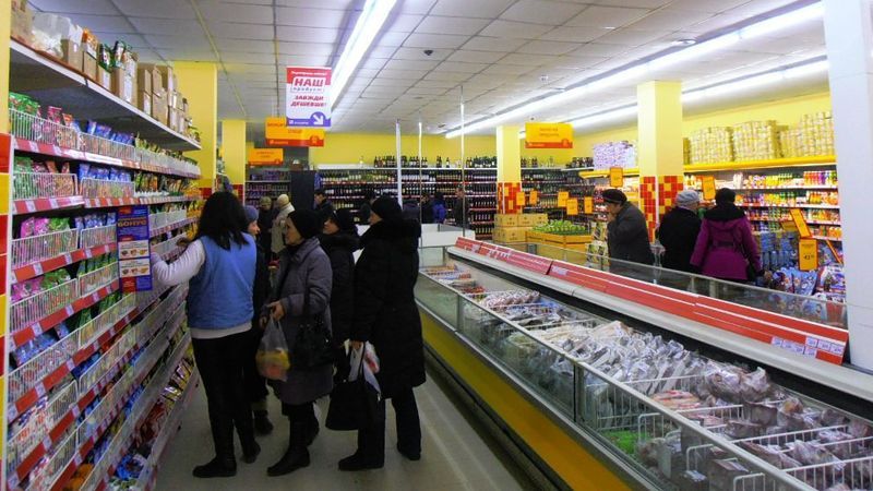 У магазинах Києва вже обмежують продаж соціальних продуктів, — ЗМІ