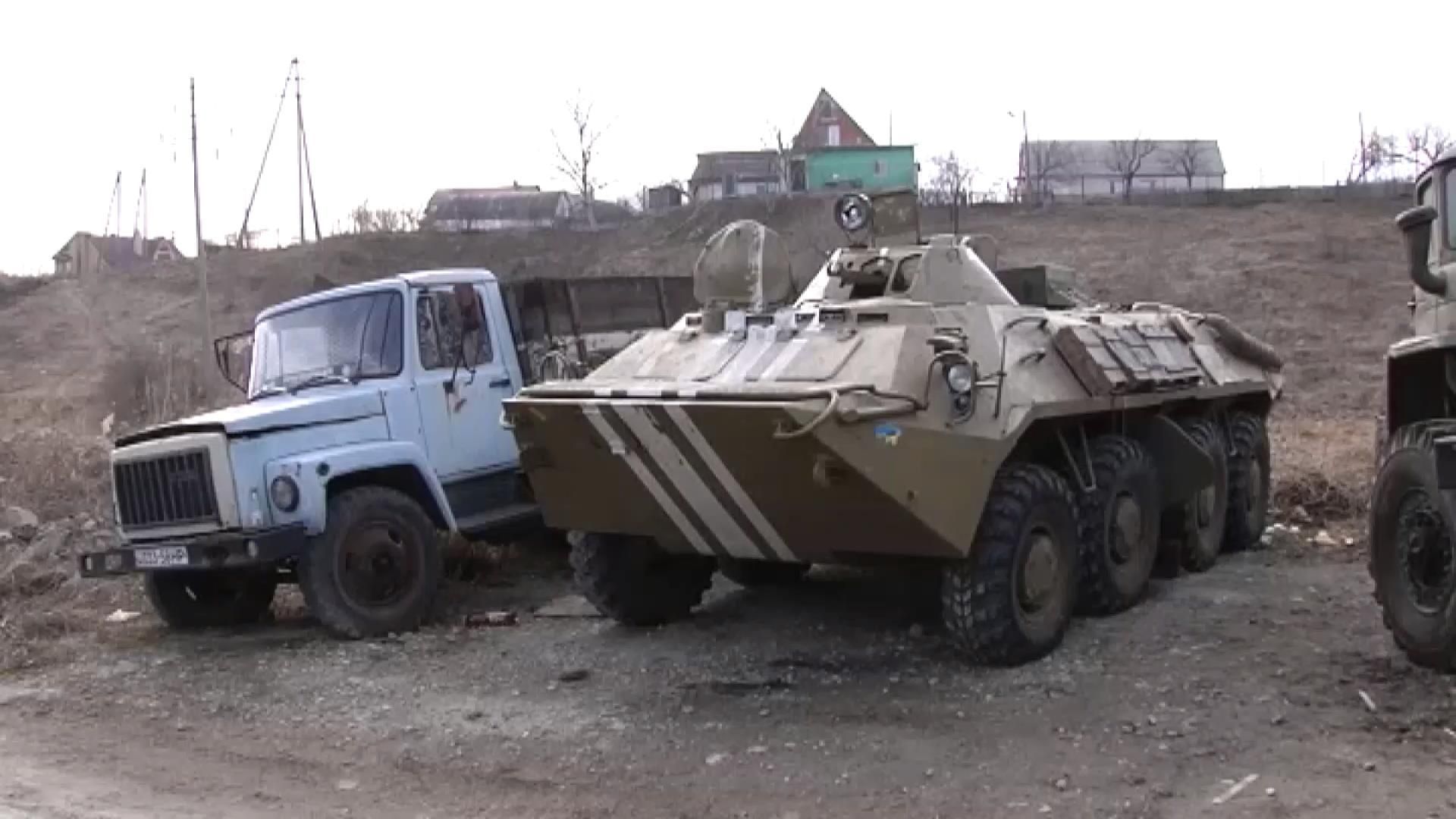 В Запорожье волонтеры восстанавливают технику, что бойцы вывезли из Дебальцева