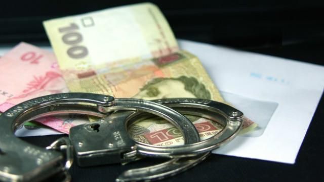 На Луганщине задержали военкома, который ежемесячно брал взятки от мобилизованного призывника На Луганщине задержали военкома, который ежемесячно брал взятки от мобилизованного призывника