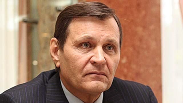 Экс-регионал рассказал в суде, как Ефремов раздавал деньги сепаратистам Экс-регионал рассказал в суде, как Ефремов раздавал деньги сепаратистам