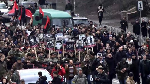 "Правий сектор" в Києві влаштував попереджувальний марш "Правий сектор" в Києві влаштував попереджувальний марш