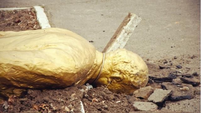 В Одесской области повредили еще одного Ленина В Одесской области повредили еще одного Ленина