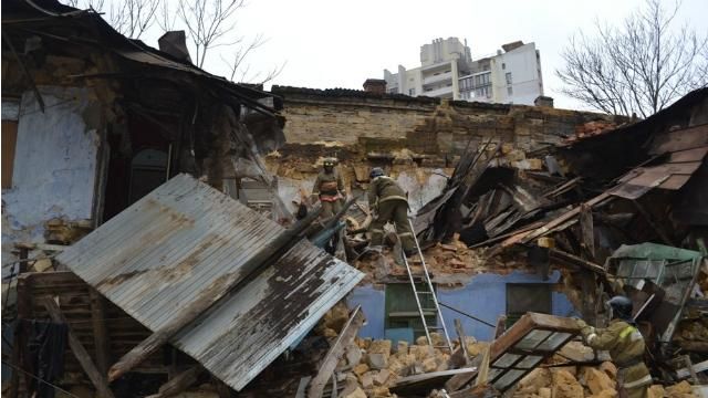 В Одессе рухнул жилой дом: две семьи остались без жилья В Одессе рухнул жилой дом: две семьи остались без жилья