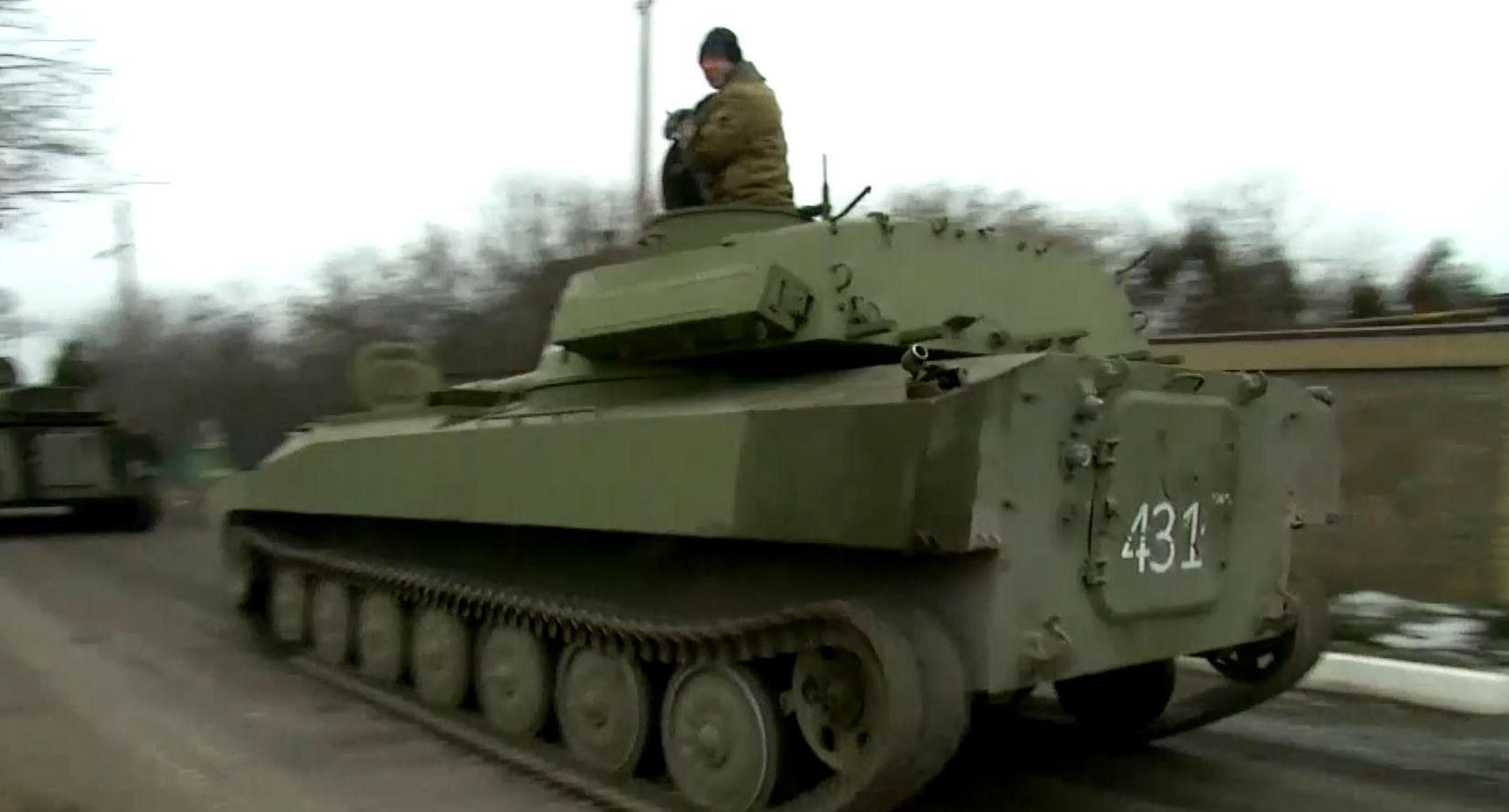 Терористи продемонстрували начебто відвід важкої техніки Терористи продемонстрували начебто відвід важкої техніки