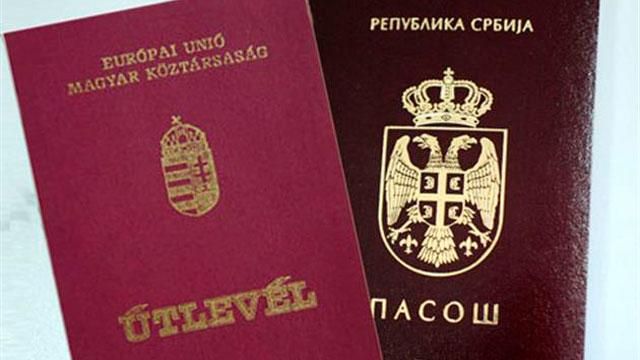 Майже 100 тисяч жителів Закарпаття отримали угорські паспорти