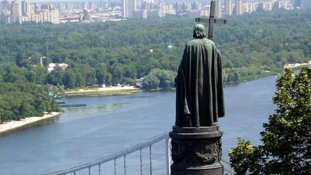 В российской Думе обвинили Порошенко в "приватизации" князя Владимира В российской Думе обвинили Порошенко в "приватизации" князя Владимира