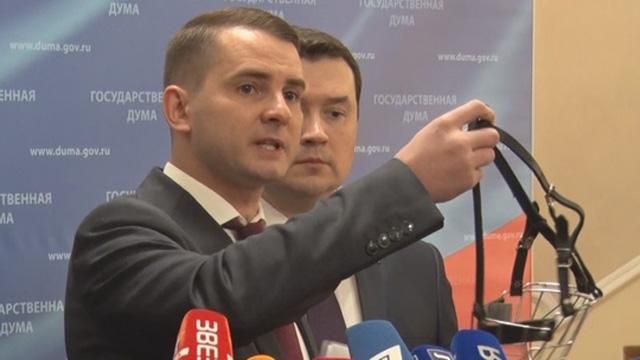 Елементи БДСМ у Держдумі: депутат прийшов з намордником Елементи БДСМ у Держдумі: депутат прийшов з намордником