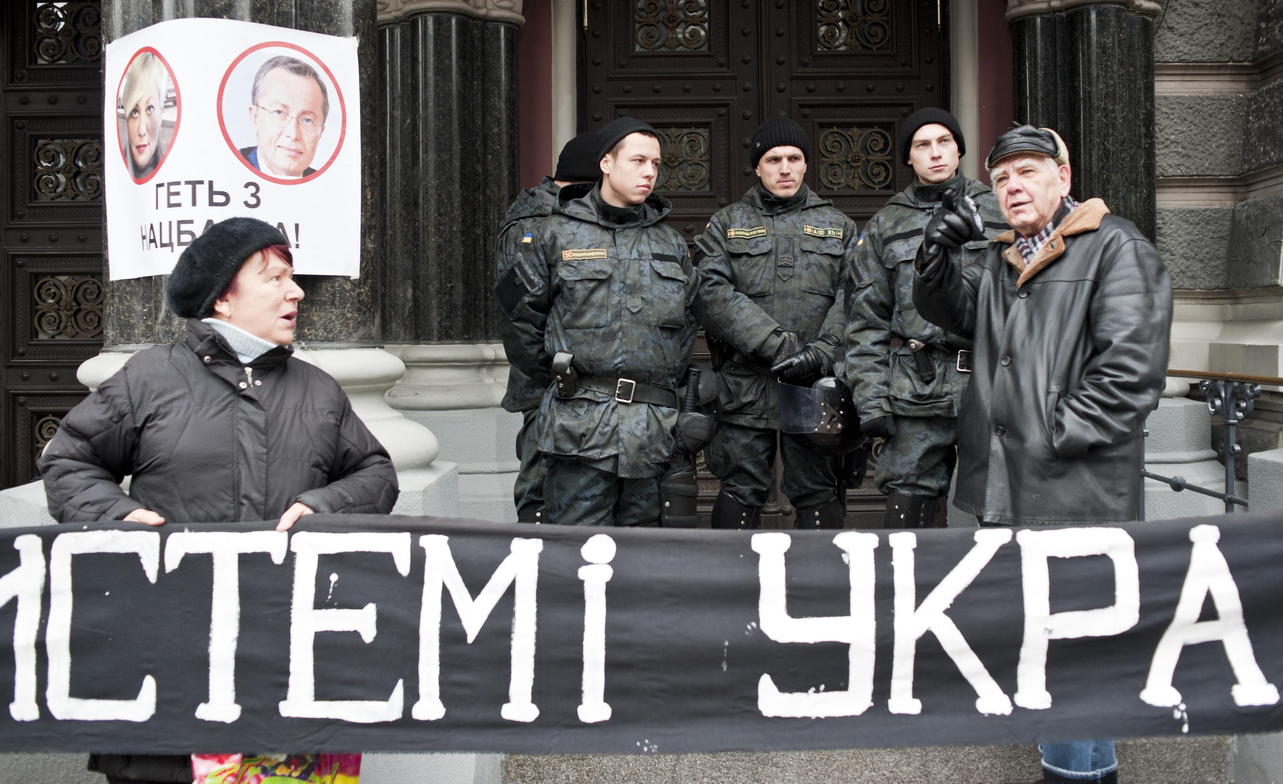 Фінансований Фінансовий Майдан: чим завершаться сутички під НБУ Фінансований Фінансовий Майдан: чим завершаться сутички під НБУ