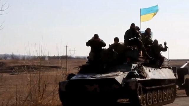 Як сили АТО відводять важку техніку від лінії зіткнення Як сили АТО відводять важку техніку від лінії зіткнення