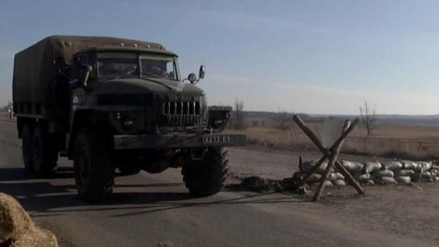 Поблизу Новоайдара військові здійснюють охорону блокпостів